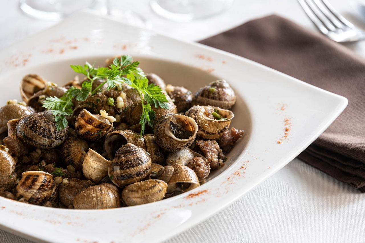 Logis Hotel & Restaurant Le Pardaillan Gondrin Eksteriør billede